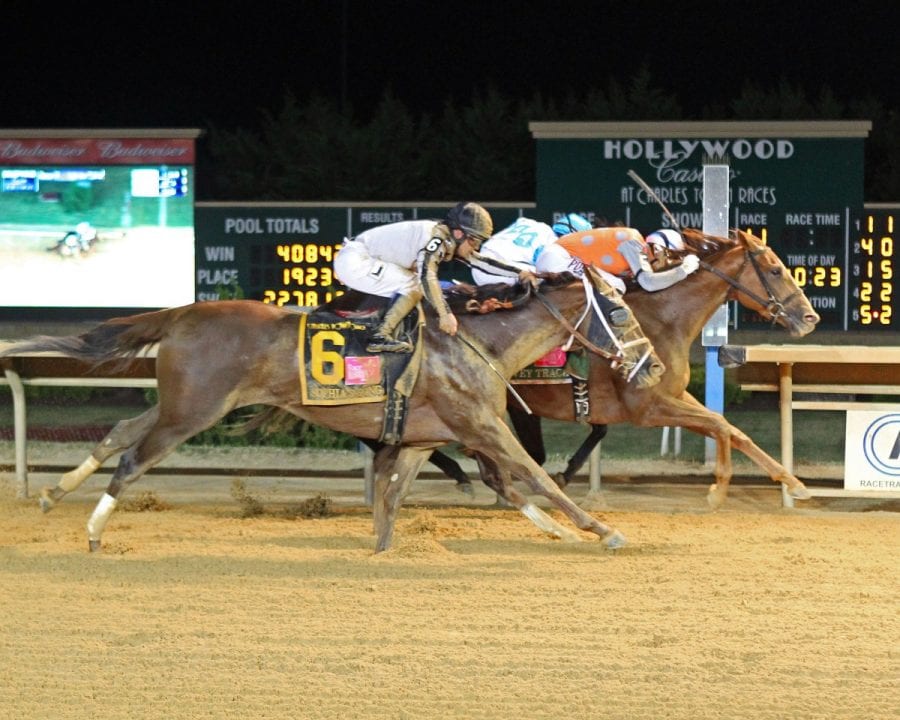 covey-trace-charles-town-oaks-gr-iii-8th-running-09-17-16-r11-ct-001 Covey Trace