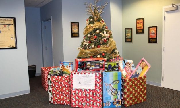 Making a backstretch home for the holidays