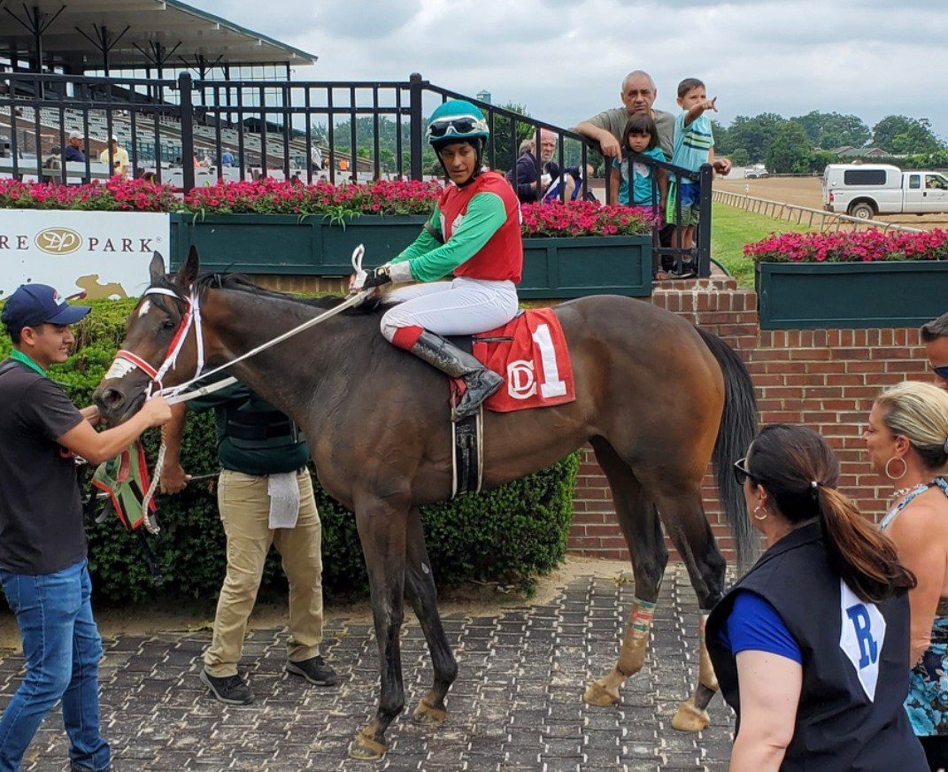 Carol Cedeno and Mama G's Wish in the winner's circle. Photo Mike Valiante. Mama G's Wish